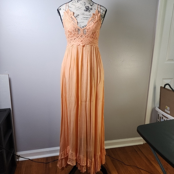 Free People Women's Adella Maxi Slip Pretty Peach NWT Small S/P - Picture 3 of 13